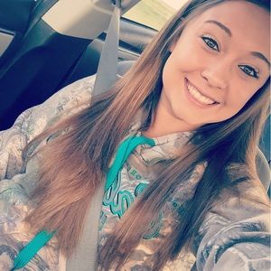 Meet your Posher, Mikaela